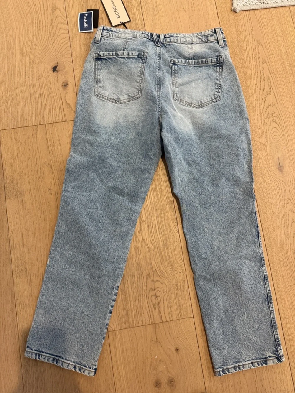 BCBGMaxAzria Light Wash Relaxed Women's Jeans - Picture 2 of 3